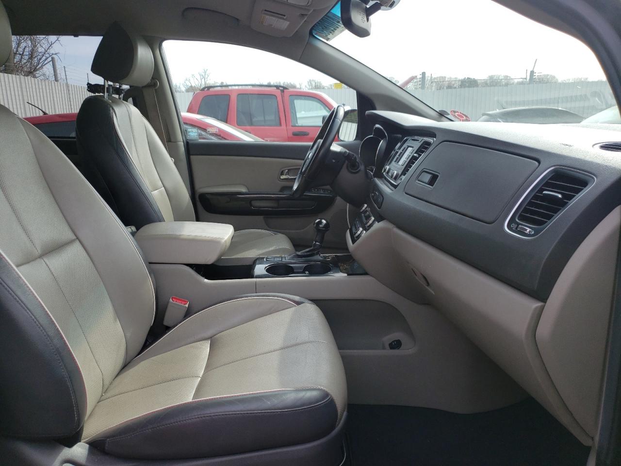 Photo 5 from auction – 2016 KIA SEDONA EX with VIN KNDMC5C17G6138071