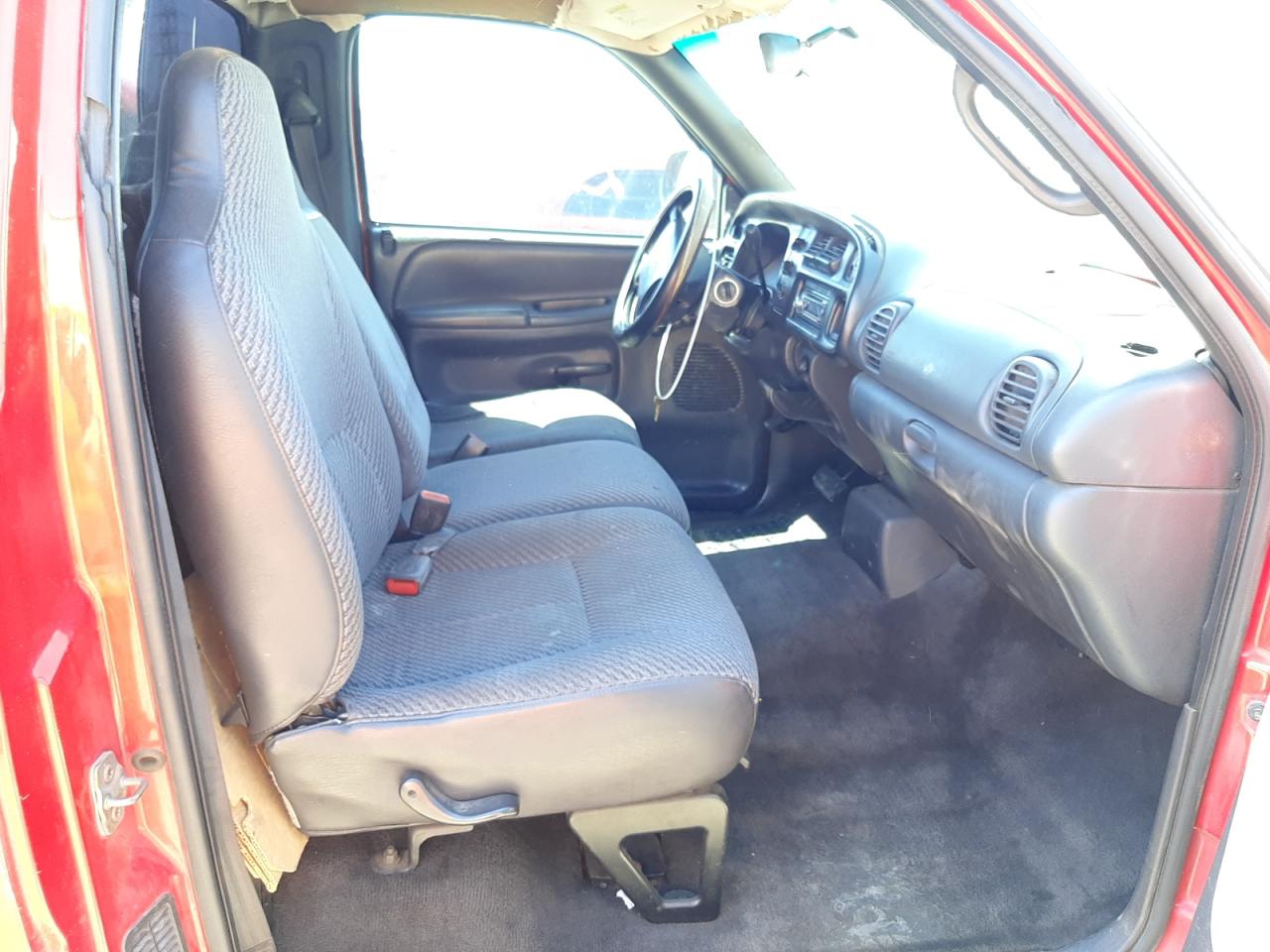 صورة رقم 5 من المزاد - 2000 DODGE RAM 1500 مع VIN 1B7HC16X3YS576475