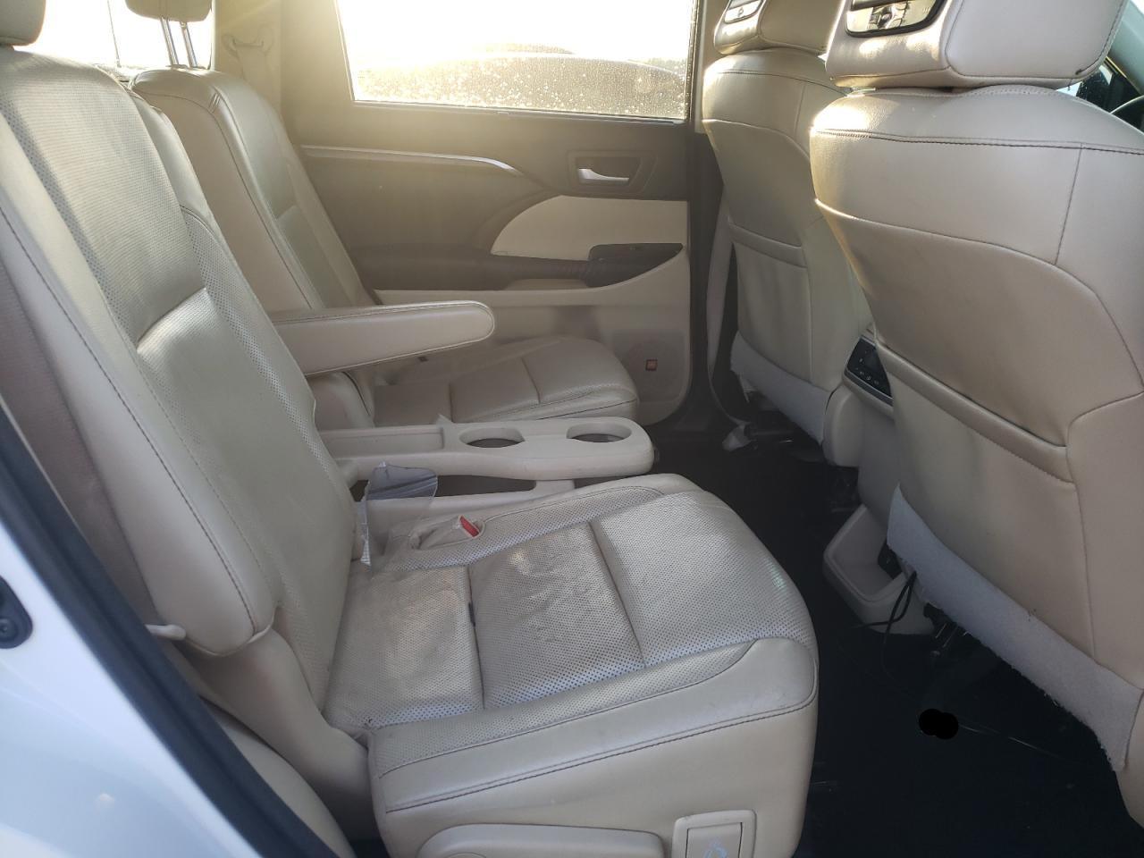 Photo 6 from auction – 2014 TOYOTA HIGHLANDER with VIN 5TDDCRFH7ES004884