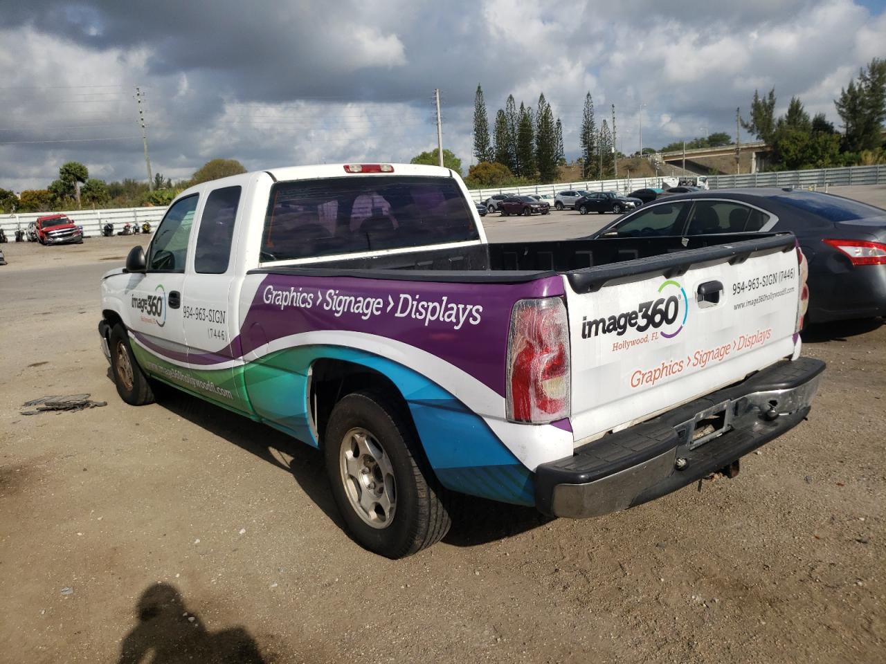 Photo 3 from auction – 2004 CHEVROLET SILVERADO with VIN 1GCEC19V24Z104492