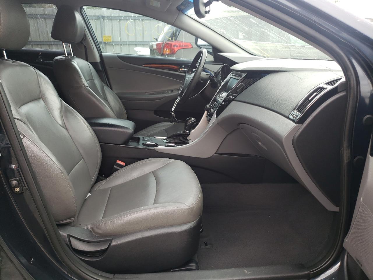 Photo 5 from auction – 2011 HYUNDAI SONATA SE with VIN 5NPEC4AC8BH301621