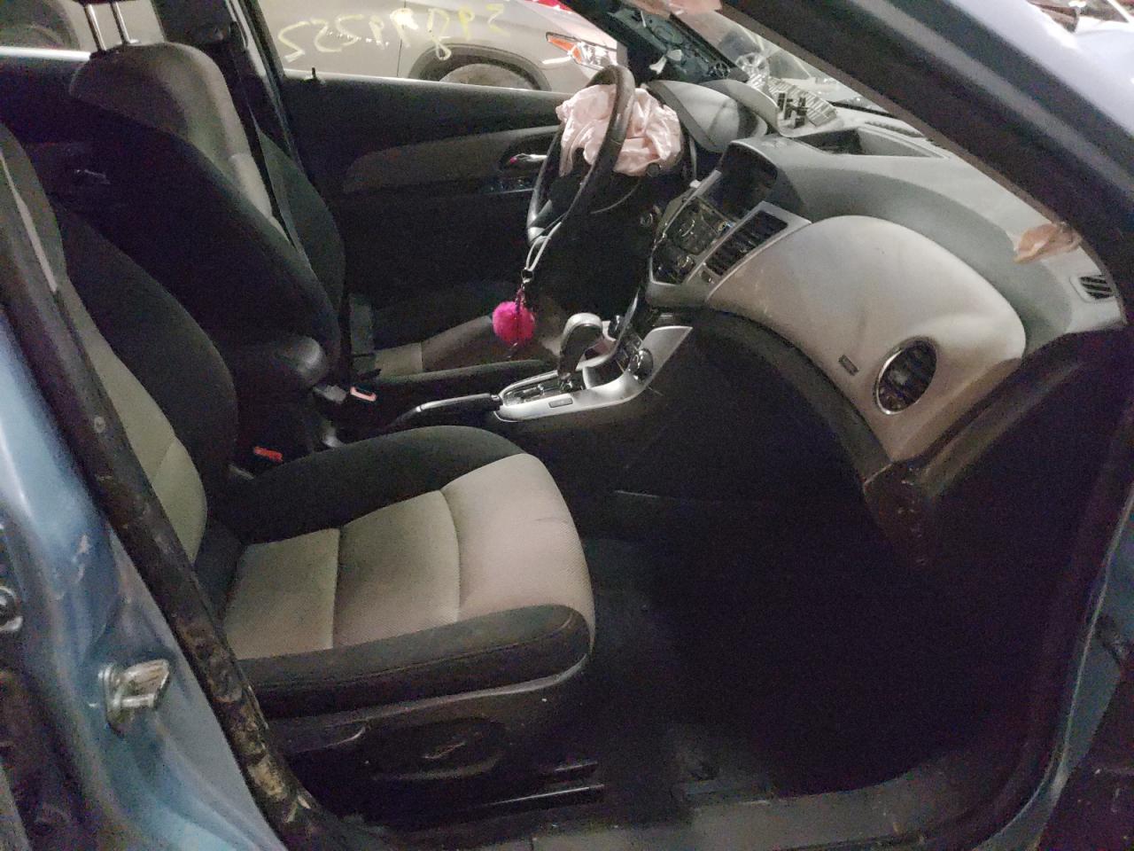 Photo 5 from auction – 2012 CHEVROLET CRUZE LS with VIN 1G1PC5SH2C7156499
