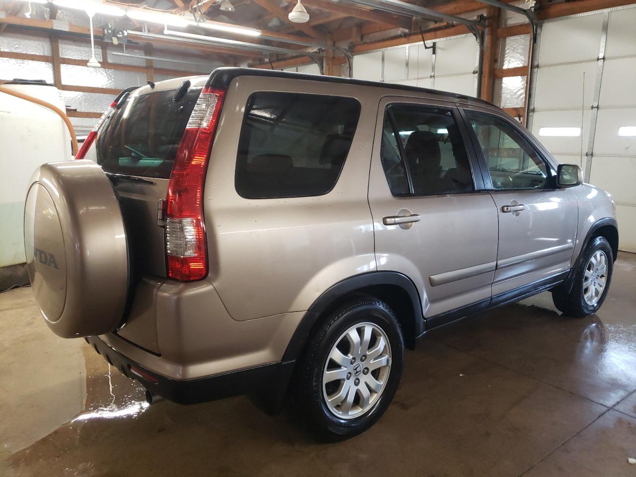 Photo 4 from auction – 2005 HONDA CR-V SE with VIN SHSRD78905U332013