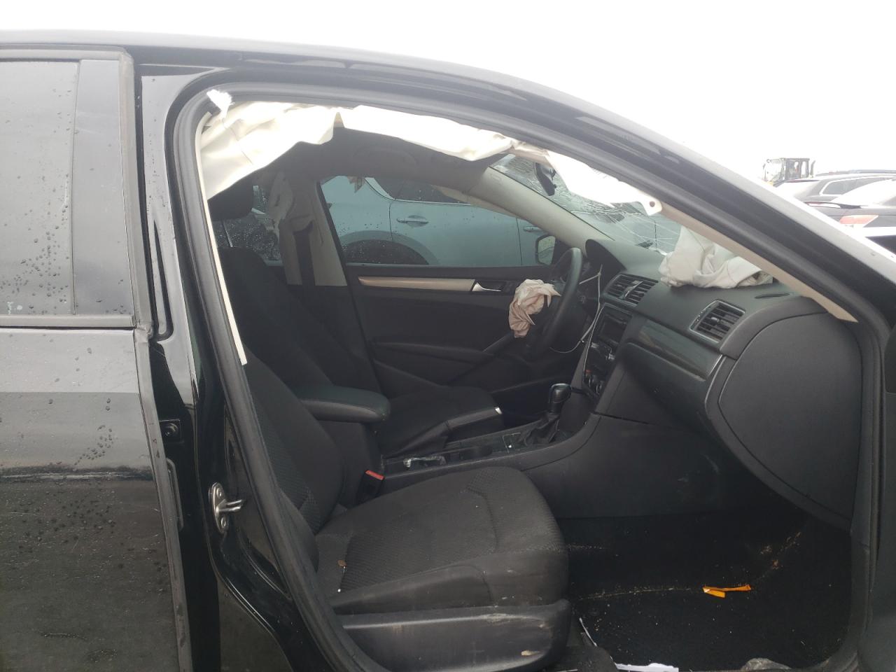 Photo 5 from auction – 2014 VOLKSWAGEN PASSAT S with VIN 1VWAS7A3XEC064243