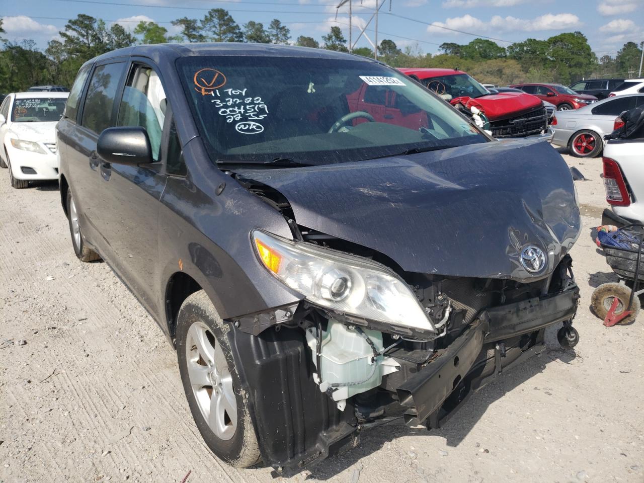 TOYOTA SIENNA BAS 2011 with VIN 5TDKA3DCXBS004519 - Photo from auction
