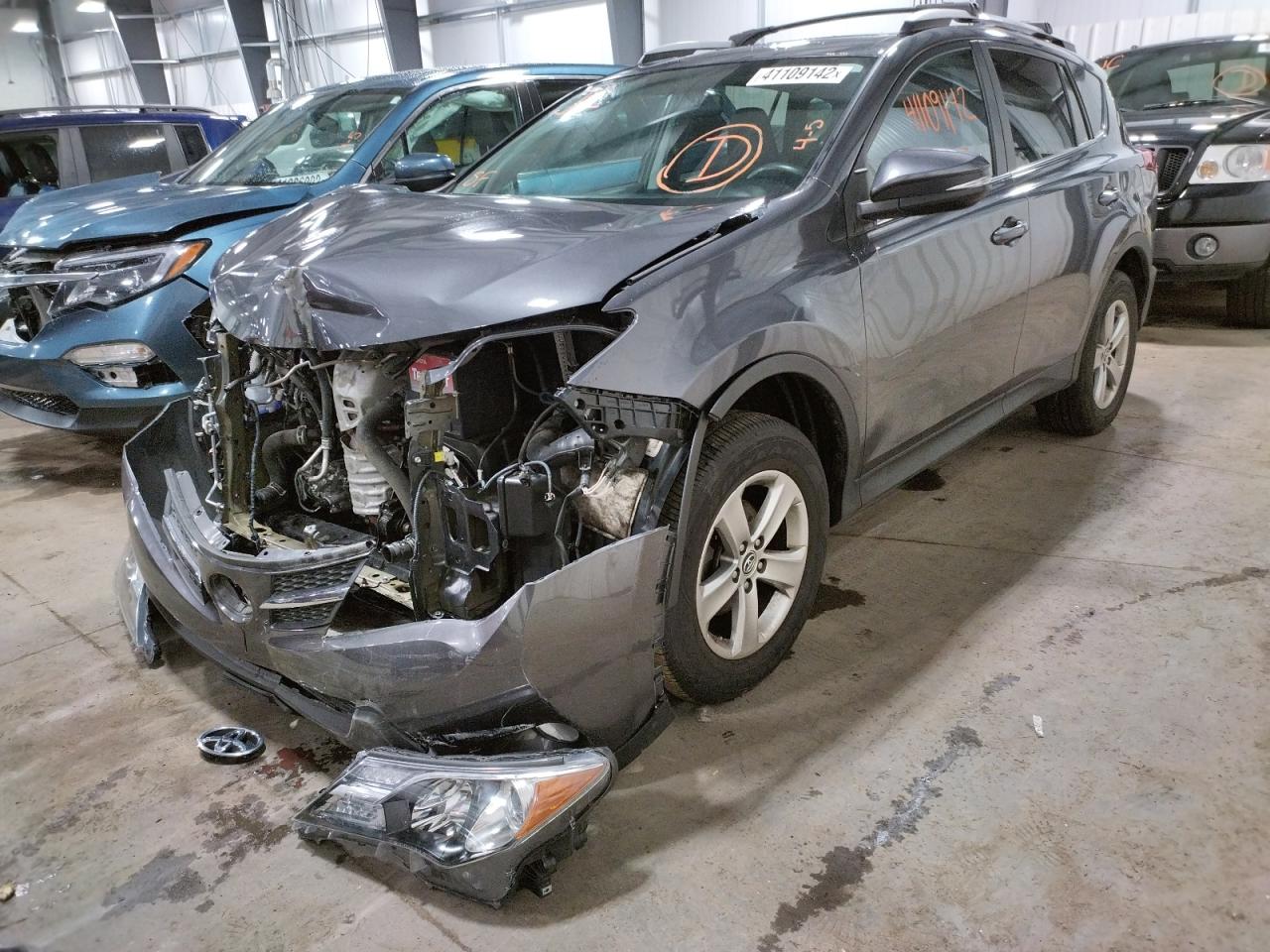 Photo 2 from auction – 2015 TOYOTA RAV4 XLE with VIN 2T3RFREV4FW387641