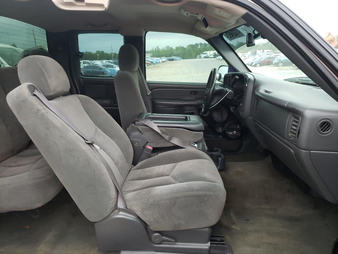 Photo 5 from auction – 2004 CHEVROLET SILVERADO with VIN 2GCEC19T641202657