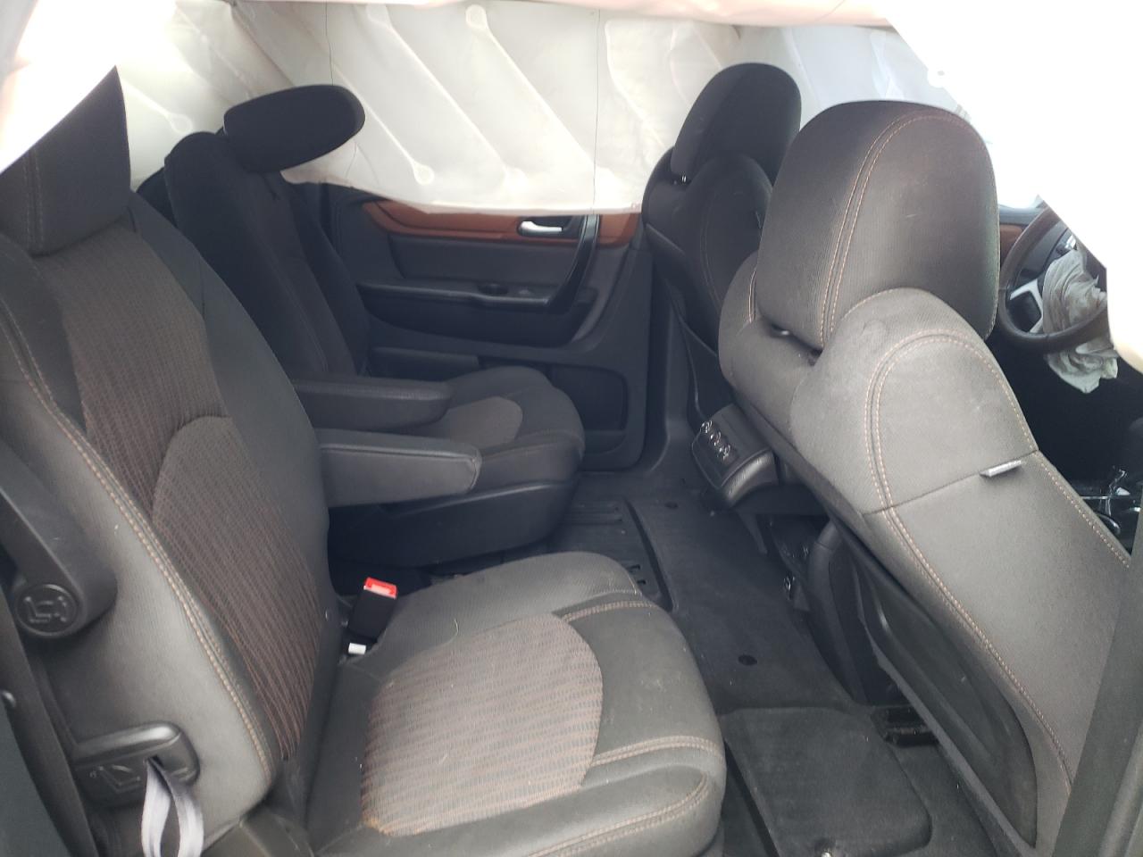 Photo 6 from auction – 2017 CHEVROLET TRAVERSE L with VIN 1GNKRGKD4HJ274760
