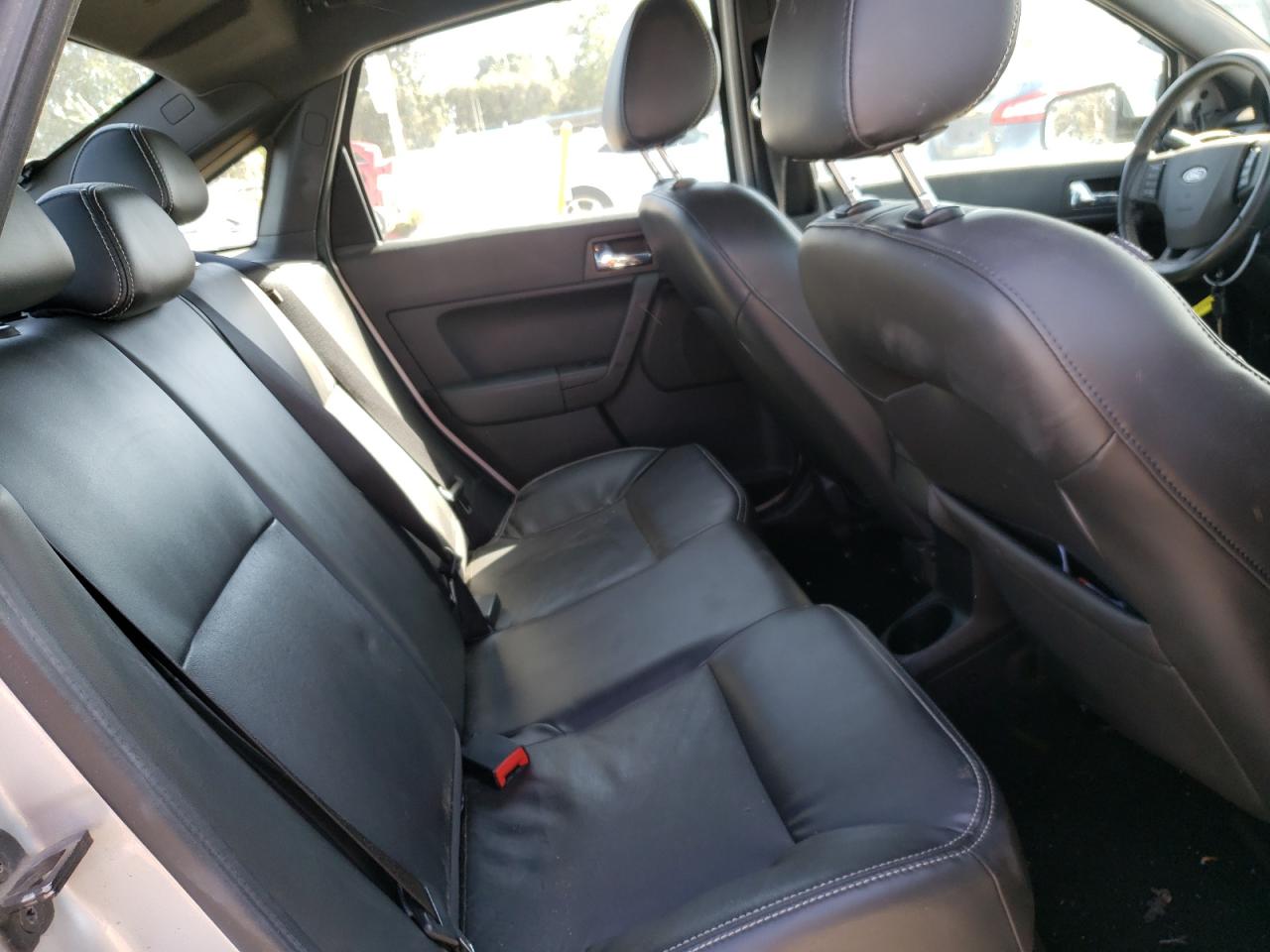 Photo 6 from auction – 2011 FORD FOCUS SEL with VIN 1FAHP3HN5BW198659