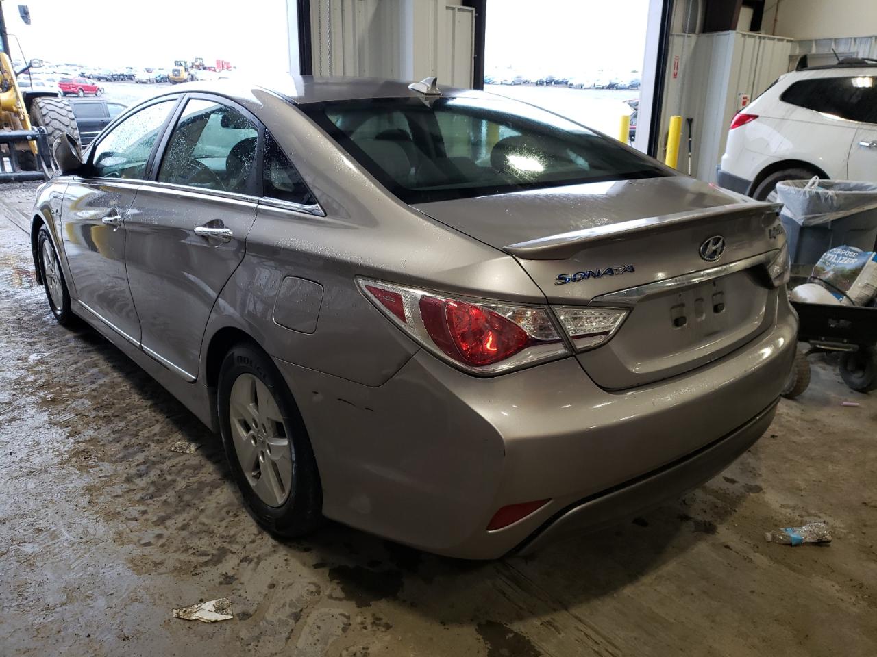 Photo 3 from auction – 2012 HYUNDAI SONATA HYB with VIN KMHEC4A48CA033103