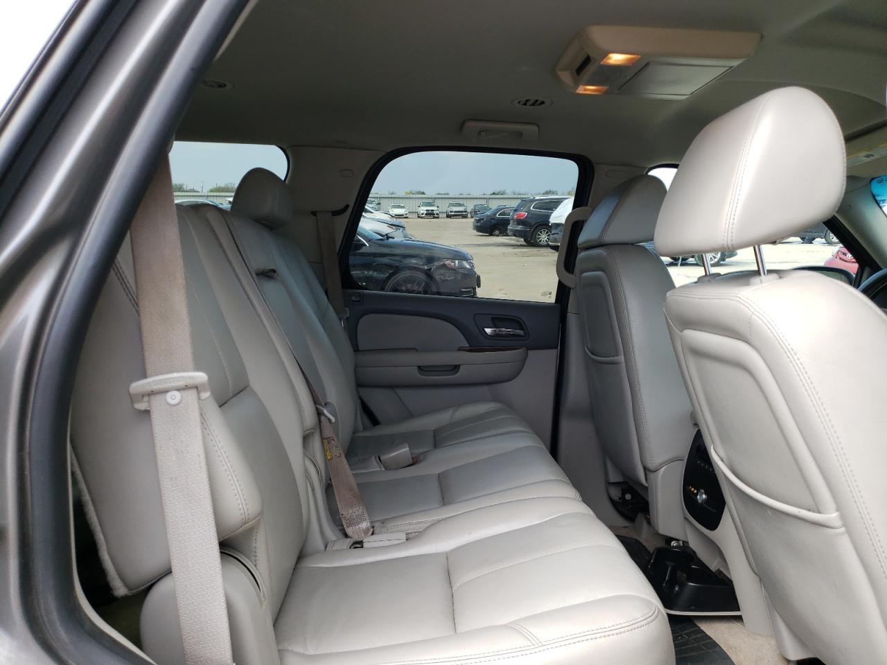 Photo 6 from auction – 2007 GMC YUKON with VIN 1GKFC13087R221617