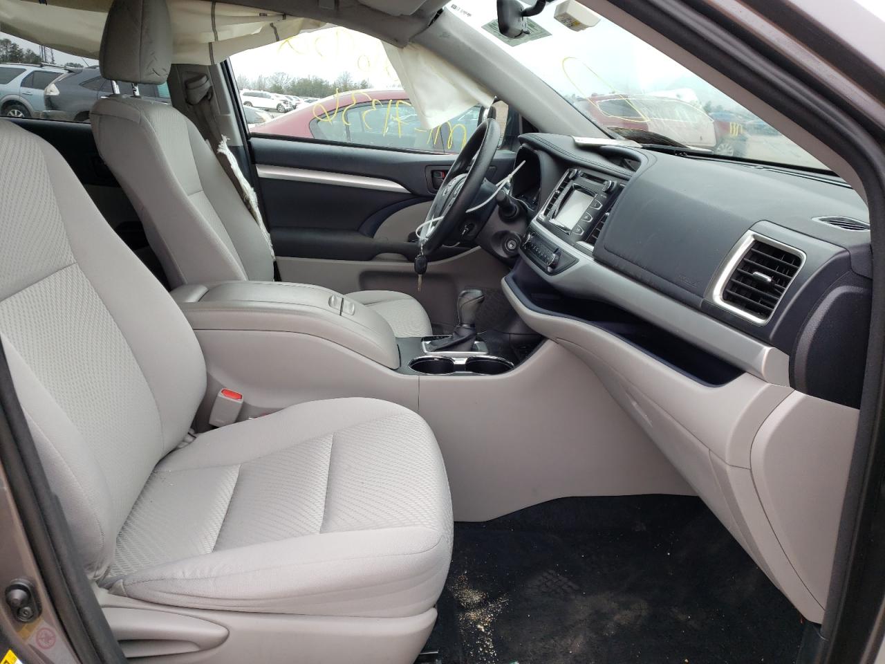 Photo 5 from auction – 2014 TOYOTA HIGHLANDER with VIN 5TDBKRFH9ES047942
