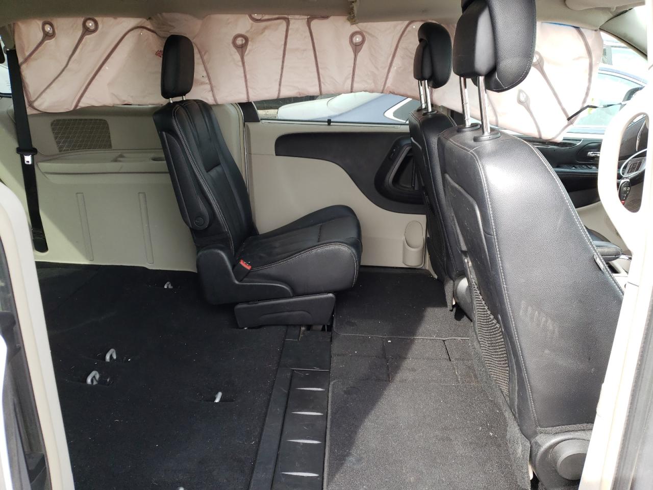 Photo 6 from auction – 2014 CHRYSLER TOWN & COU with VIN 2C4RC1BG3ER195345