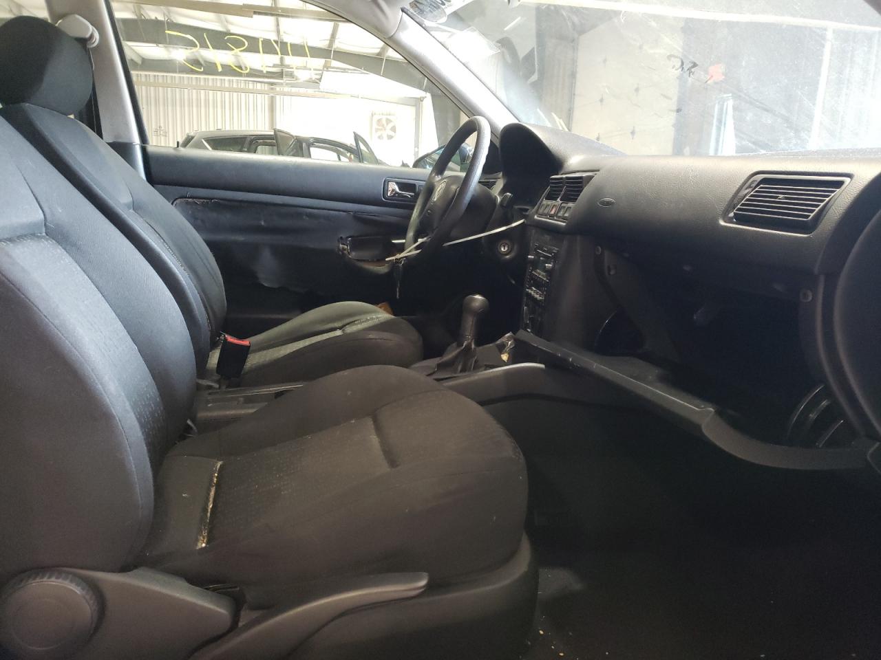 Photo 5 from auction – 2004 VOLKSWAGEN GOLF GL with VIN 9BWBL61J444026678