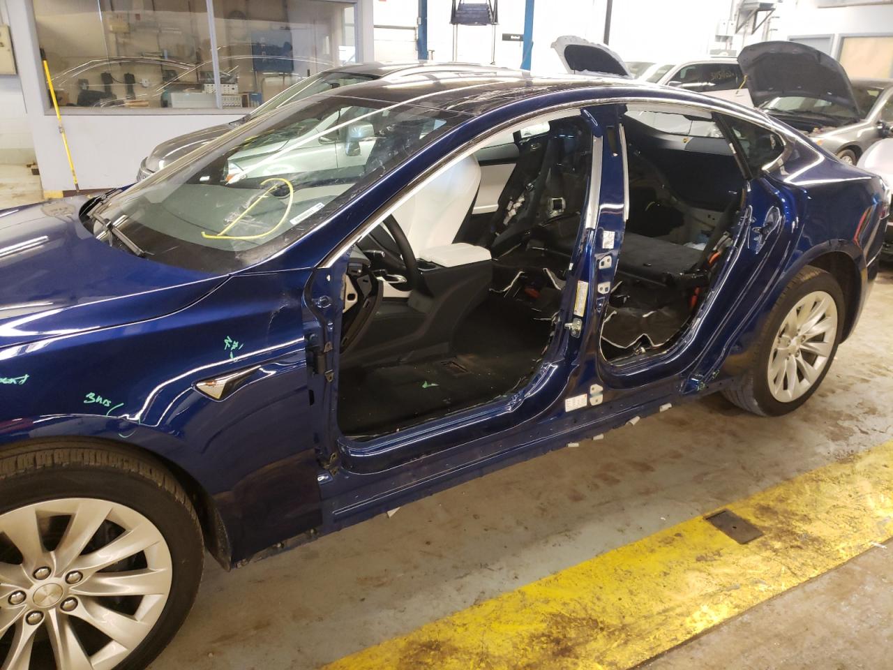 Photo 9 from auction – 2018 TESLA MODEL S with VIN 5YJSA1E20JF297022