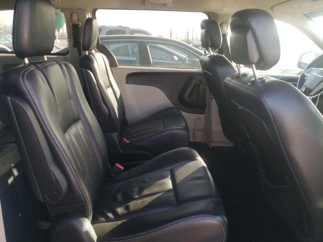 Photo 6 from auction – 2012 CHRYSLER TOWN & COU with VIN 2C4RC1BG3CR313729