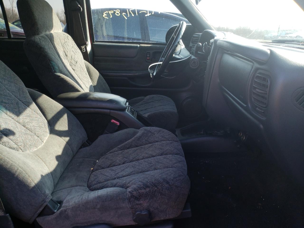 Photo 5 from auction – 2002 GMC SONOMA with VIN 1GTDT13W12K239000