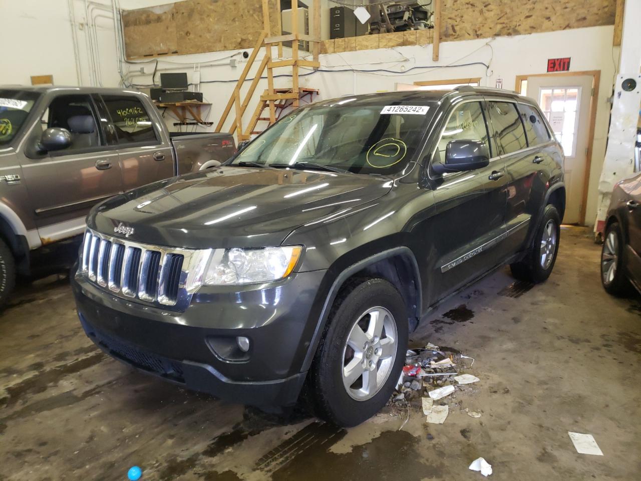 Photo 2 from auction – 2011 JEEP GRAND CHER with VIN 1J4RR4GG6BC586108
