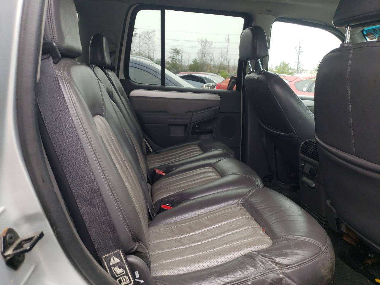 Photo 6 from auction – 2002 MERCURY MOUNTAINEE with VIN 4M2DU86W52UJ18969