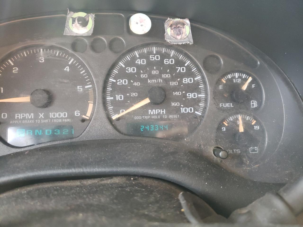 Photo 8 from auction – 2002 GMC SONOMA with VIN 1GTCT19W128154948