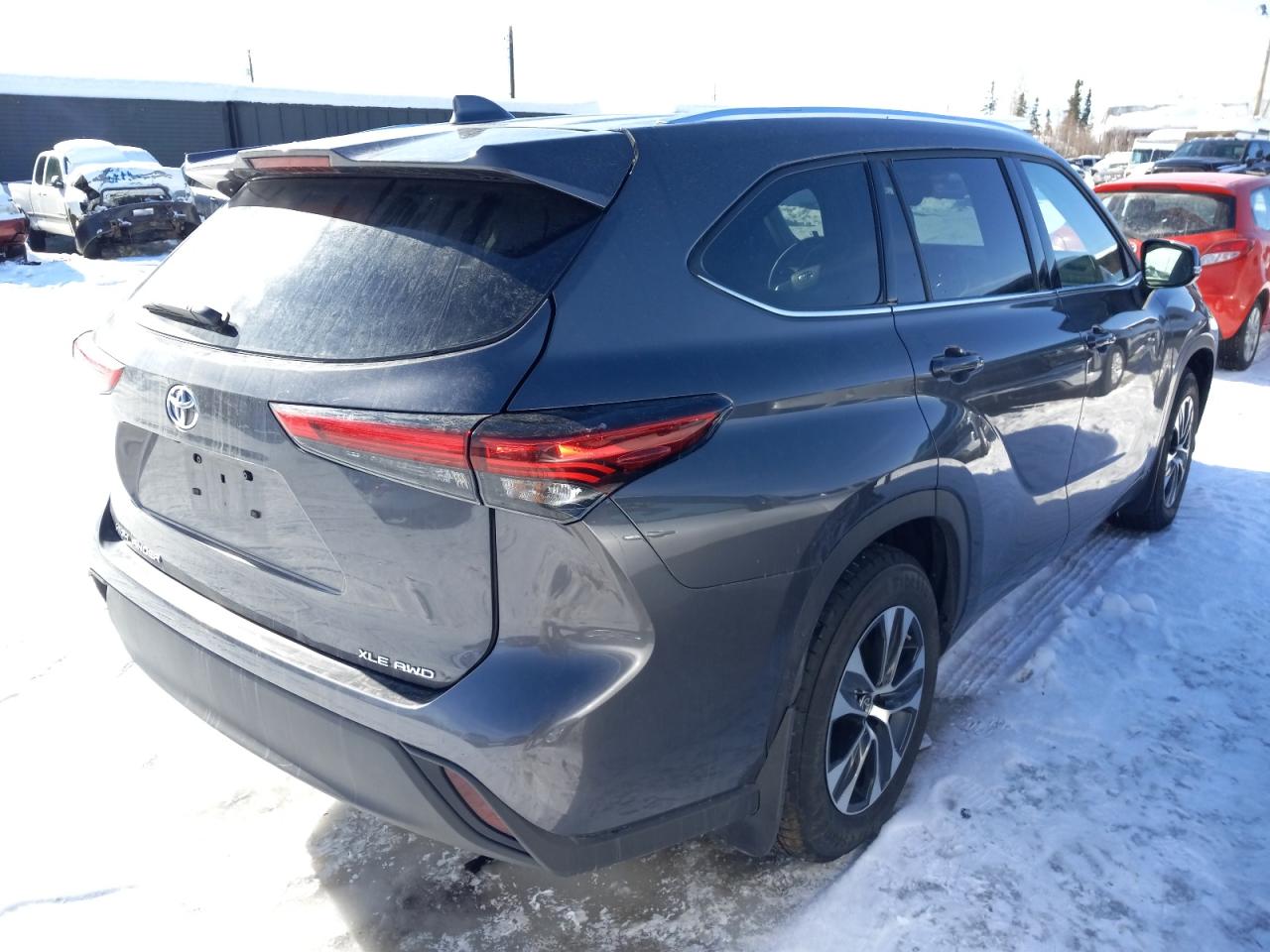 Photo 4 from auction – 2021 TOYOTA HIGHLANDER with VIN 5TDGZRBH7MS112874