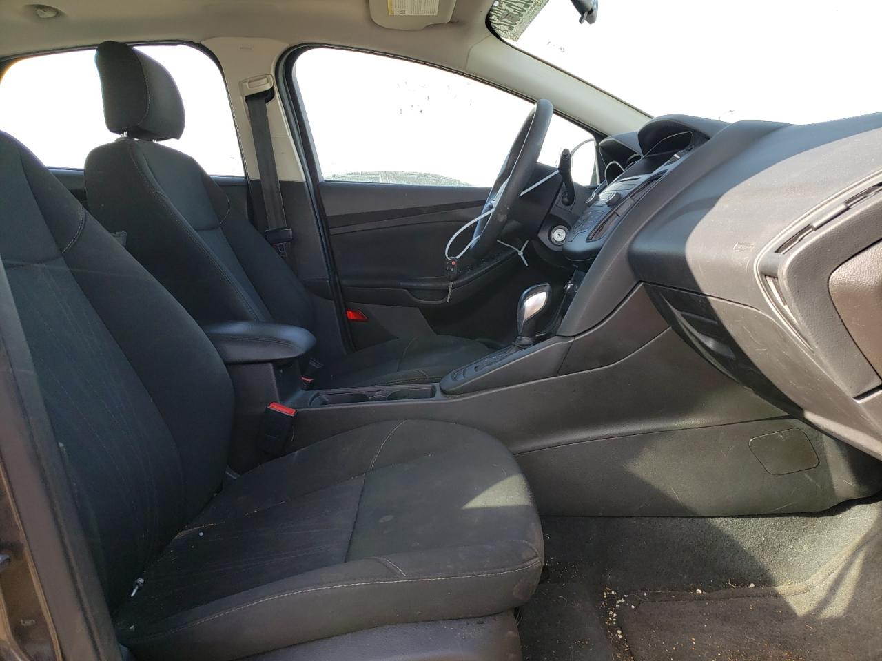 Photo 5 from auction – 2016 FORD FOCUS SE with VIN 1FADP3K28GL258939