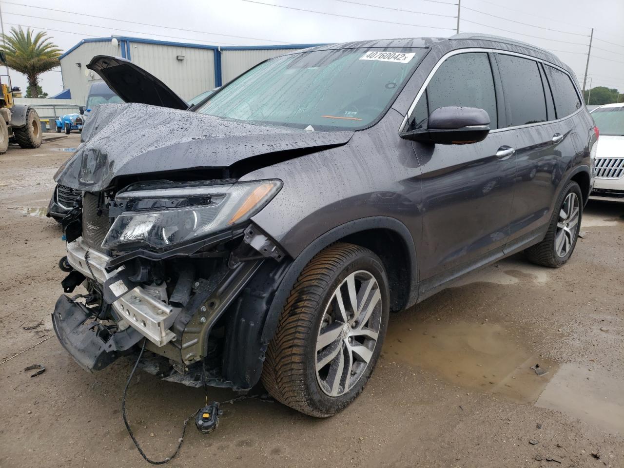 Photo 2 from auction – 2018 HONDA PILOT TOUR with VIN 5FNYF5H9XJB021961