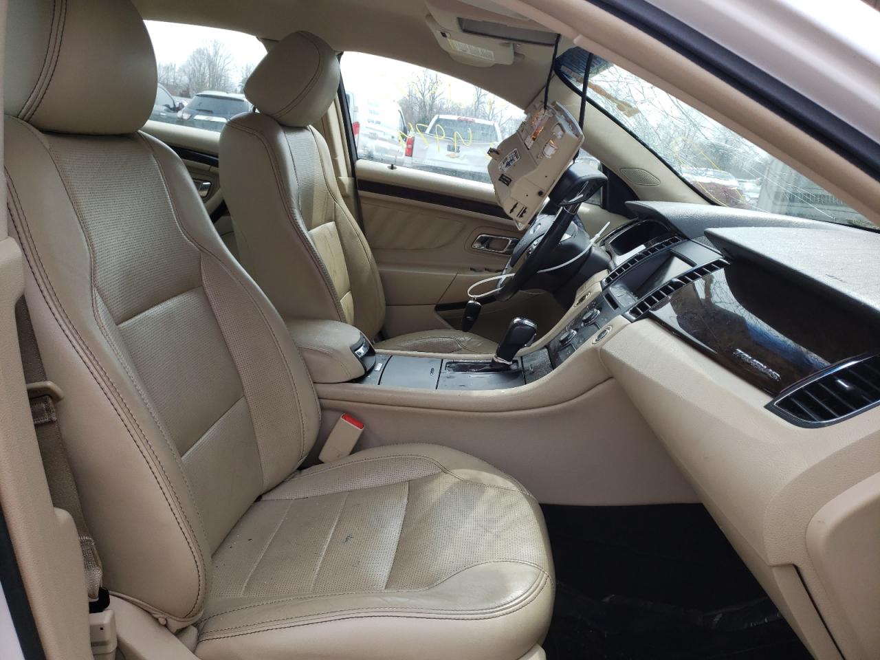 Photo 5 from auction – 2015 FORD TAURUS LIM with VIN 1FAHP2F85FG152210