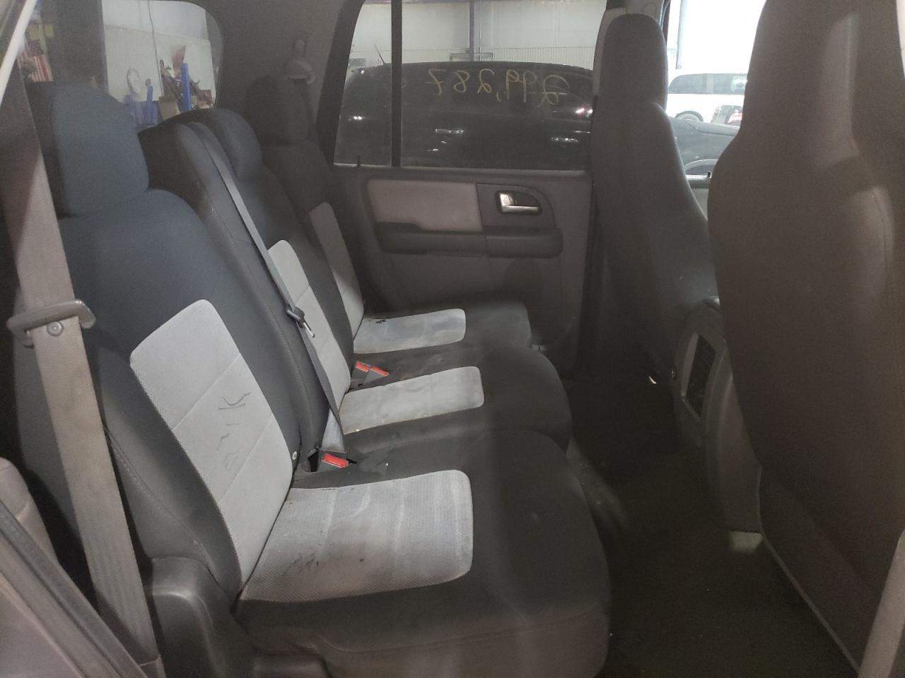 Zdjęcie 6 z aukcji – 2004 FORD EXPEDITION z VIN 1FMPU16L54LB91263