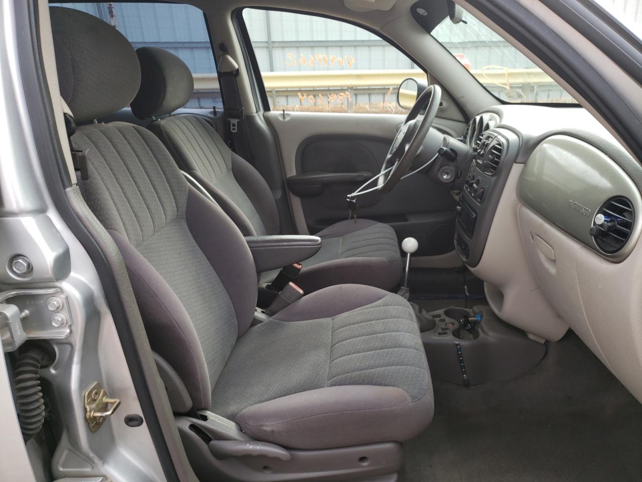 Photo 5 from auction – 2004 CHRYSLER PT CRUISER with VIN 3C4FY48B54T346876