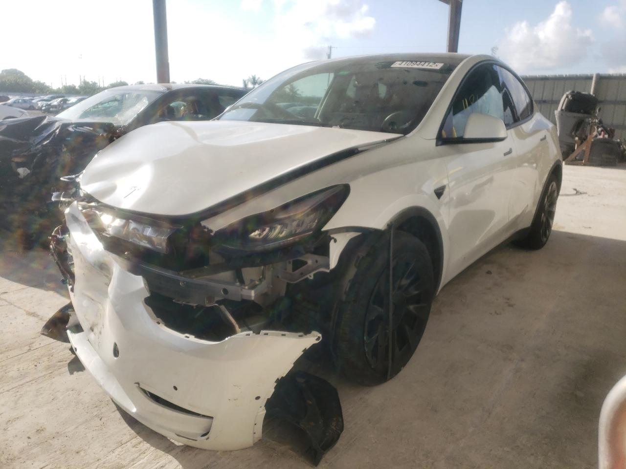 Фото 2 с аукциона – 2021 TESLA MODEL Y с VIN 5YJYGDEE0MF176239