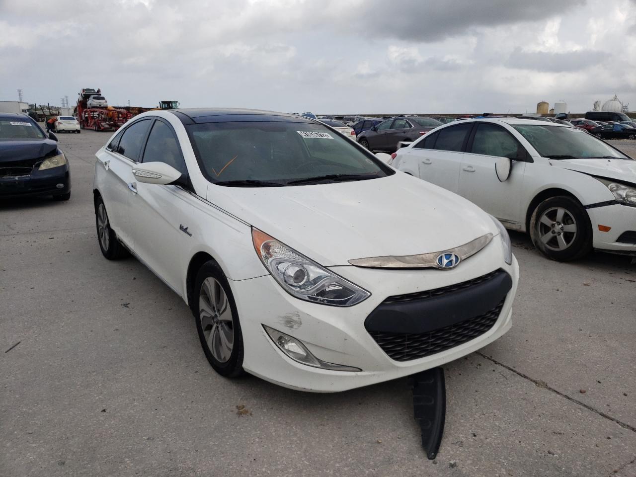 HYUNDAI SONATA HYB 2015 with VIN KMHEC4A48FA135540 - Photo from auction