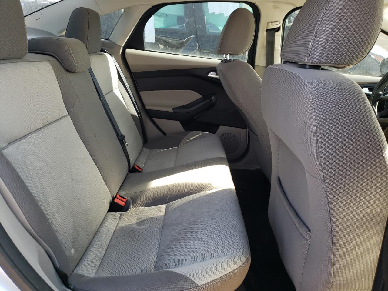 Photo 6 from auction – 2014 FORD FOCUS SE with VIN 1FADP3F27EL264142