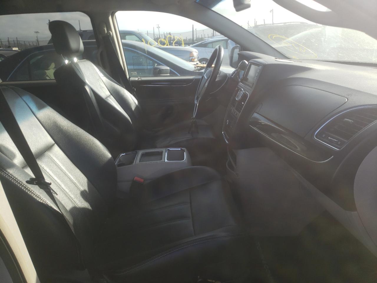 Photo 5 from auction – 2012 CHRYSLER TOWN & COU with VIN 2C4RC1BG3CR313729