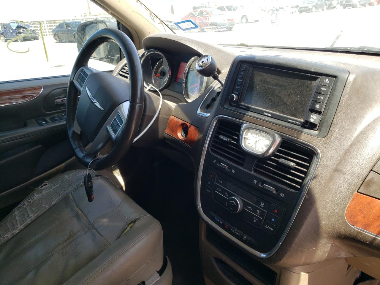 Photo 9 from auction – 2013 CHRYSLER TOWN & COU with VIN 2C4RC1BG3DR818946