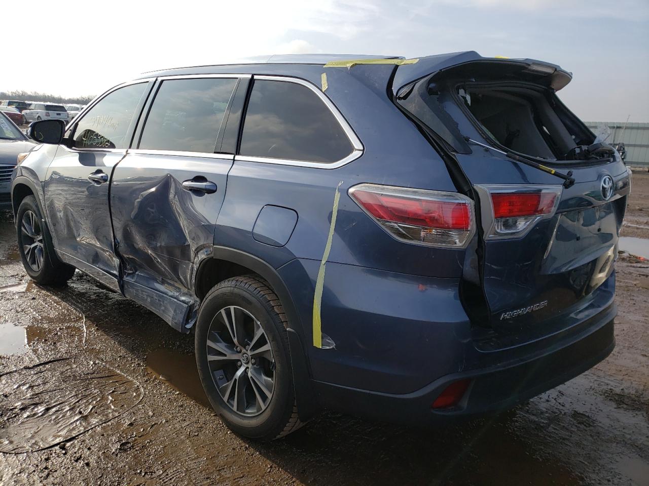 Photo 3 from auction – 2016 TOYOTA HIGHLANDER with VIN 5TDJKRFH5GS258392