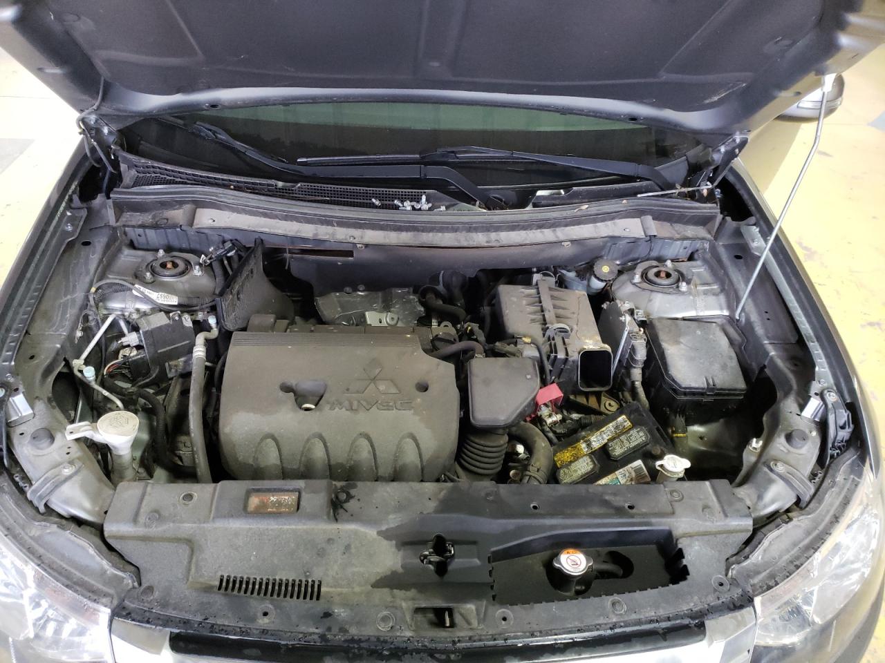 Photo 7 from auction – 2015 MITSUBISHI OUTLANDER with VIN JA4AD3A33FZ004500