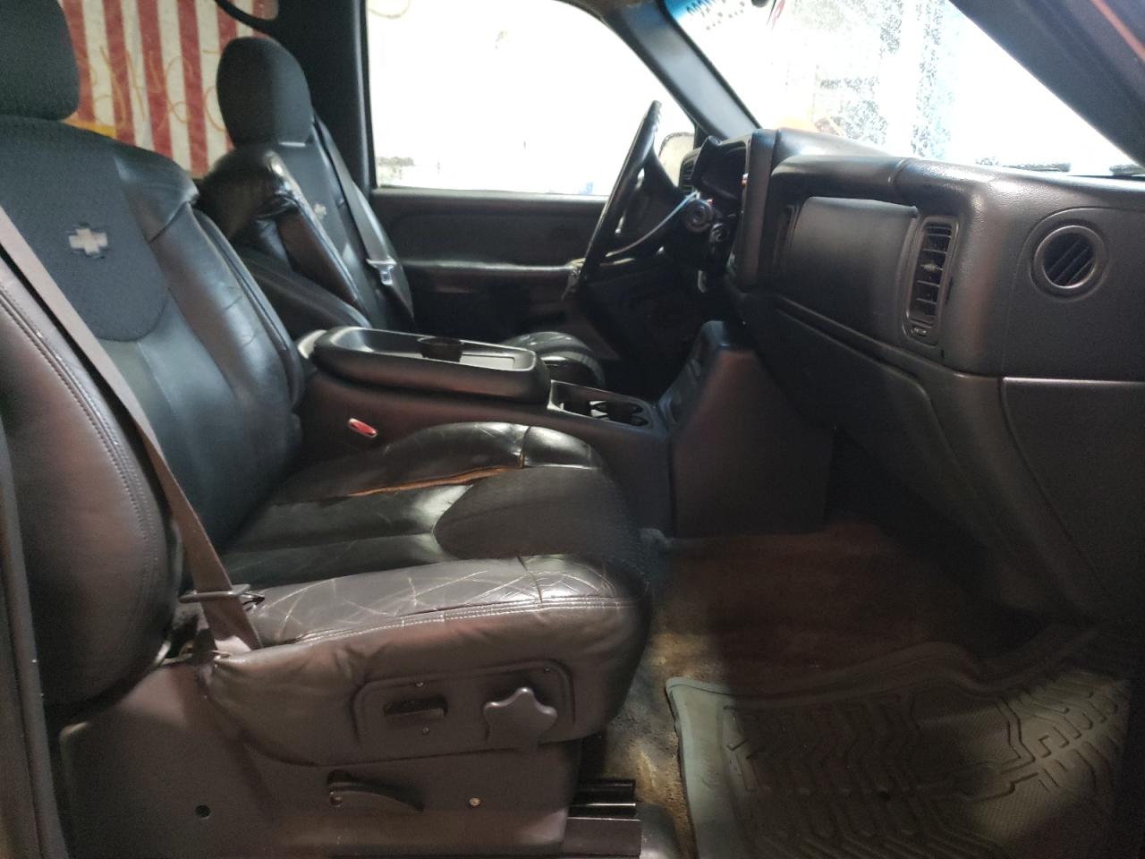 Photo 5 from auction – 2002 CHEVROLET AVALANCHE with VIN 3GNEC13T52G125011