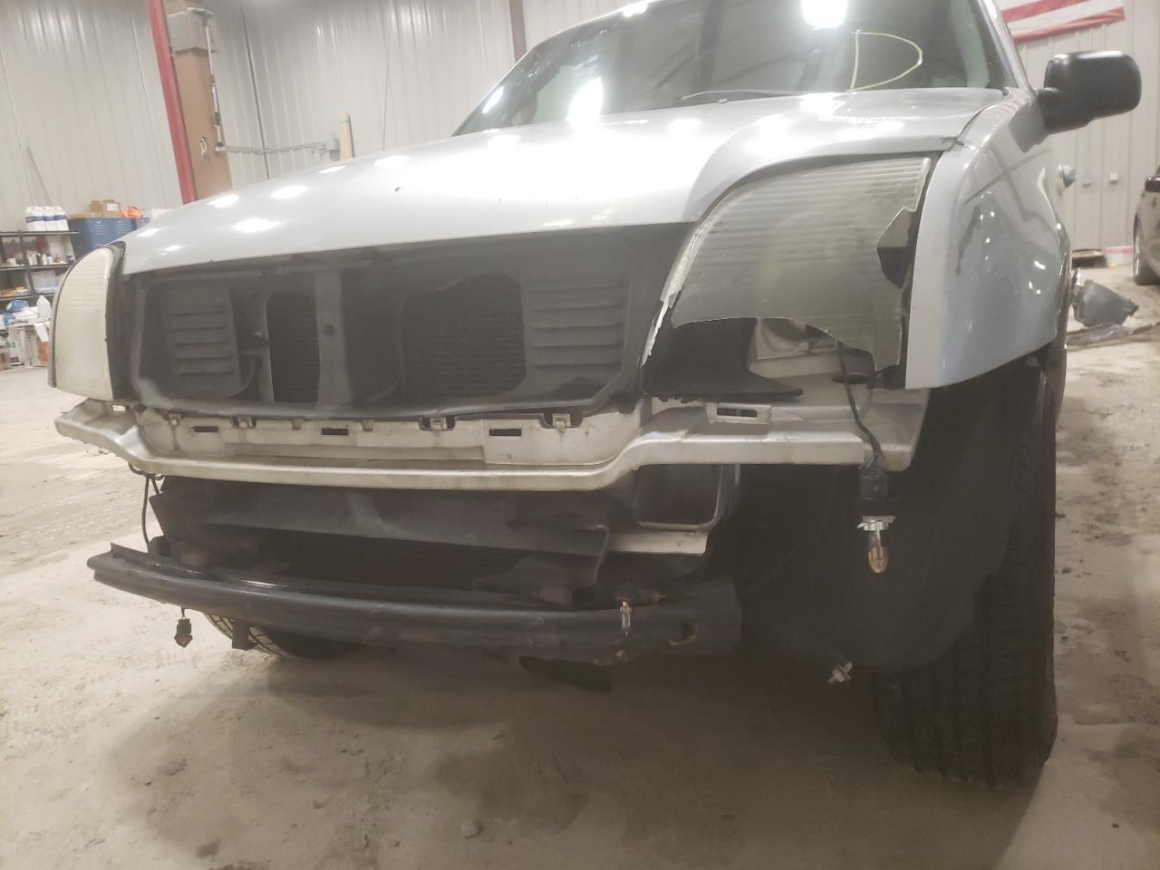 Photo 9 from auction – 2002 MERCURY MOUNTAINEE with VIN 4M2ZU86W62UJ09915