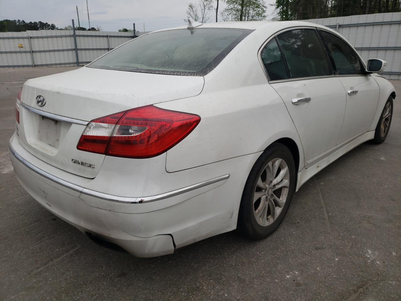 Photo 4 from auction – 2013 HYUNDAI GENESIS 3. with VIN KMHGC4DD9DU215607