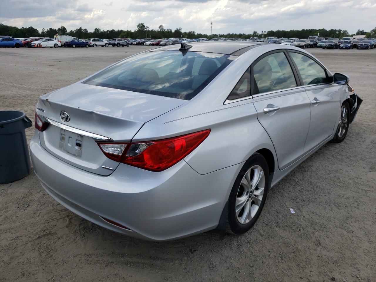 Photo 4 from auction – 2013 HYUNDAI SONATA SE with VIN 5NPEC4AC3DH725680