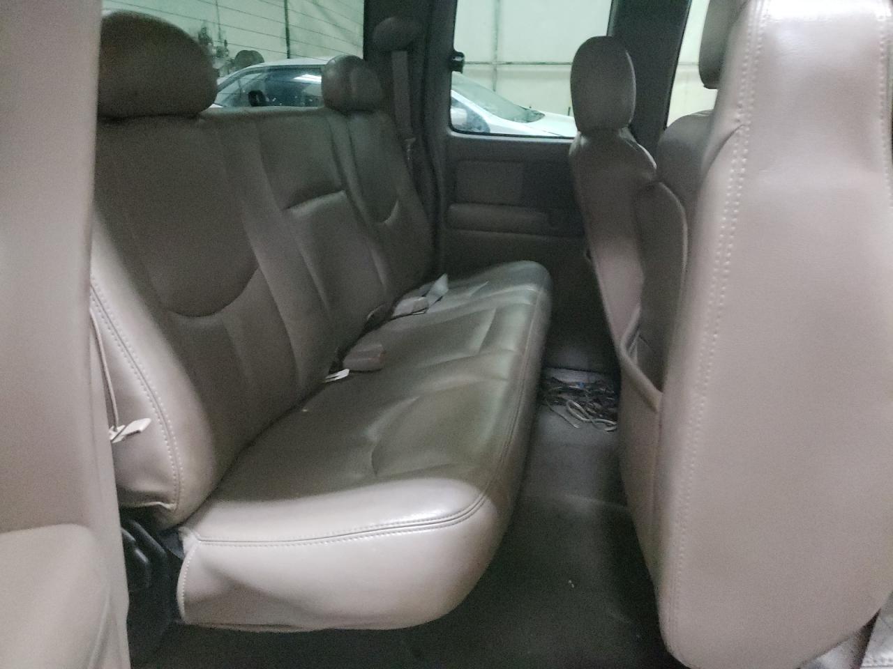 Photo 6 from auction – 2004 CHEVROLET SILVERADO with VIN 2GCEK19T741380418