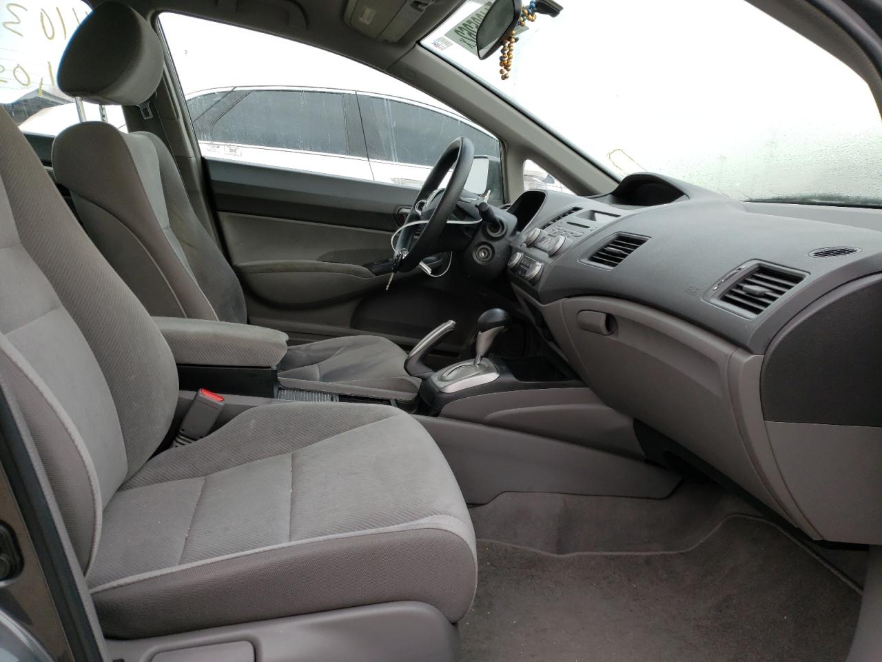 Photo 5 from auction – 2009 HONDA CIVIC LX with VIN 19XFA16599E010000