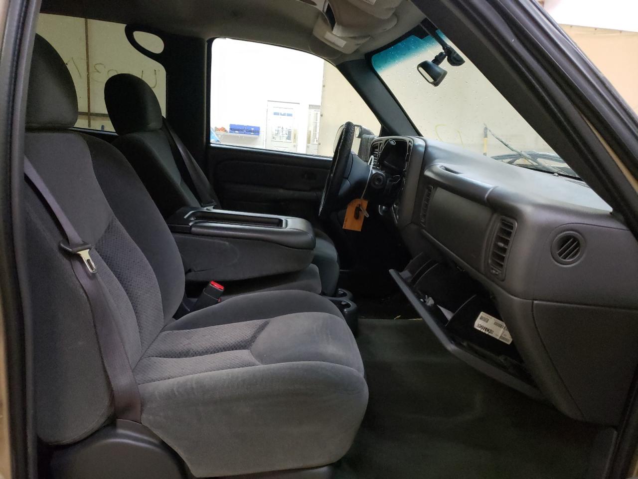 Photo 5 from auction – 2004 CHEVROLET SILVERADO with VIN 1GCHK23104F112104