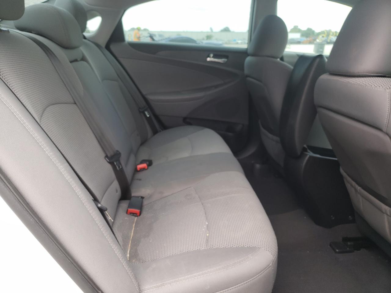 Photo 6 from auction – 2014 HYUNDAI SONATA GLS with VIN 5NPEB4AC1EH858281