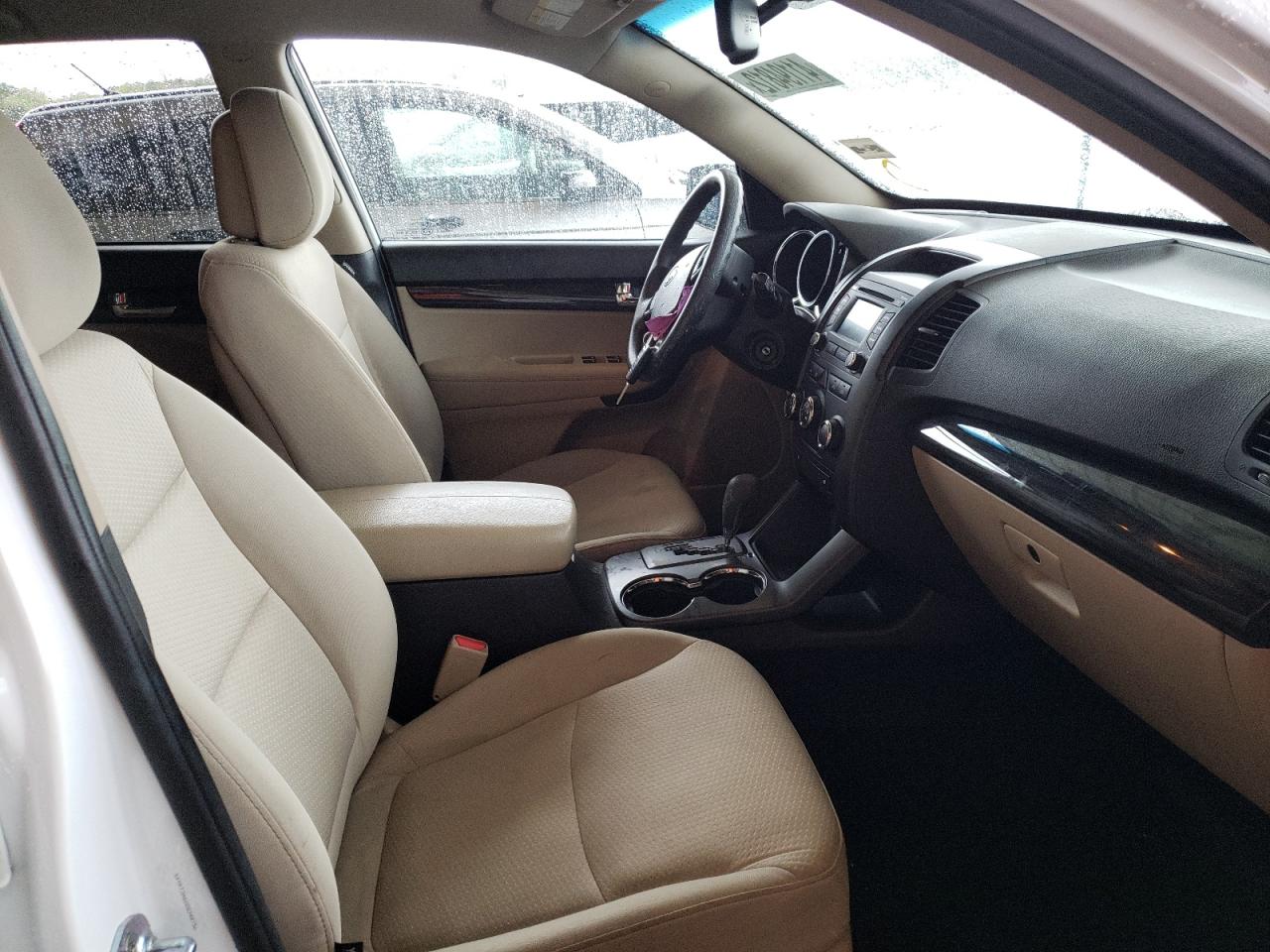 Photo 5 from auction – 2013 KIA SORENTO LX with VIN 5XYKT3A60DG348756