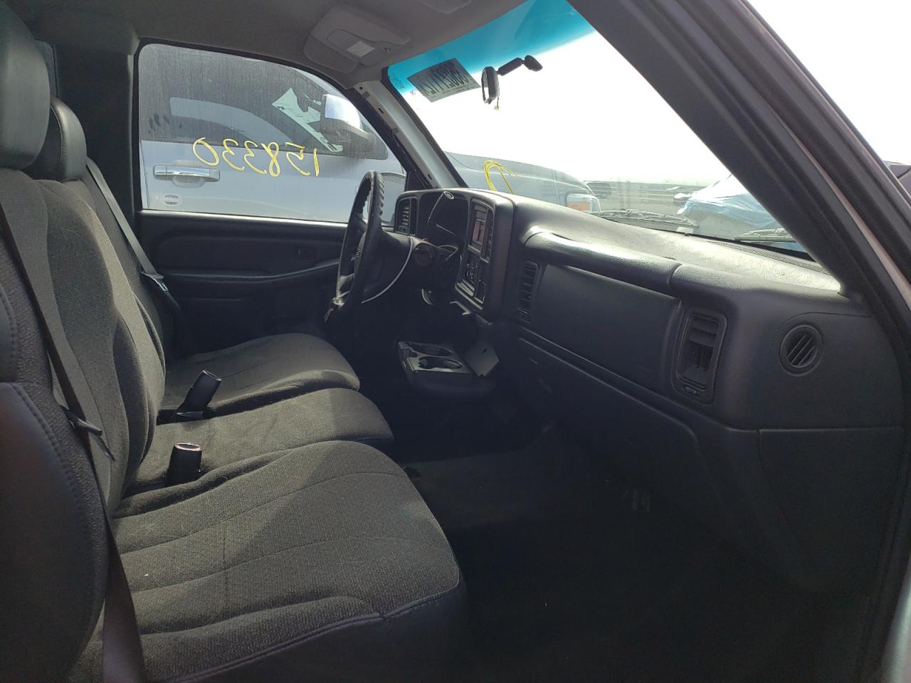 Photo 5 from auction – 2000 CHEVROLET SILVERADO with VIN 1GCEC19V0YZ341732