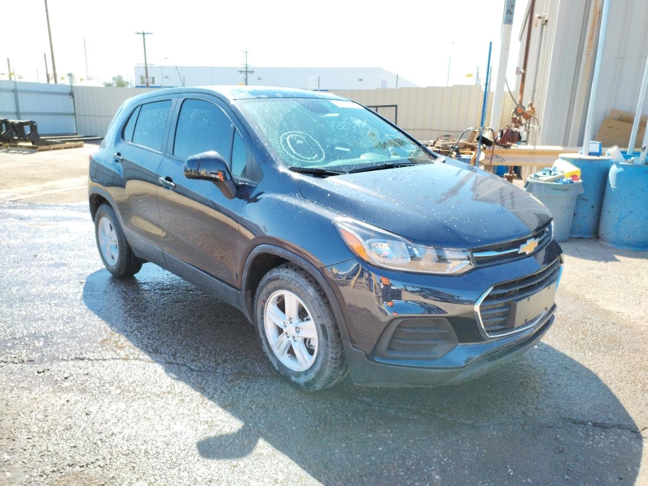 CHEVROLET TRAX LS 2021 with VIN KL7CJKSB6MB334108 - Photo from auction