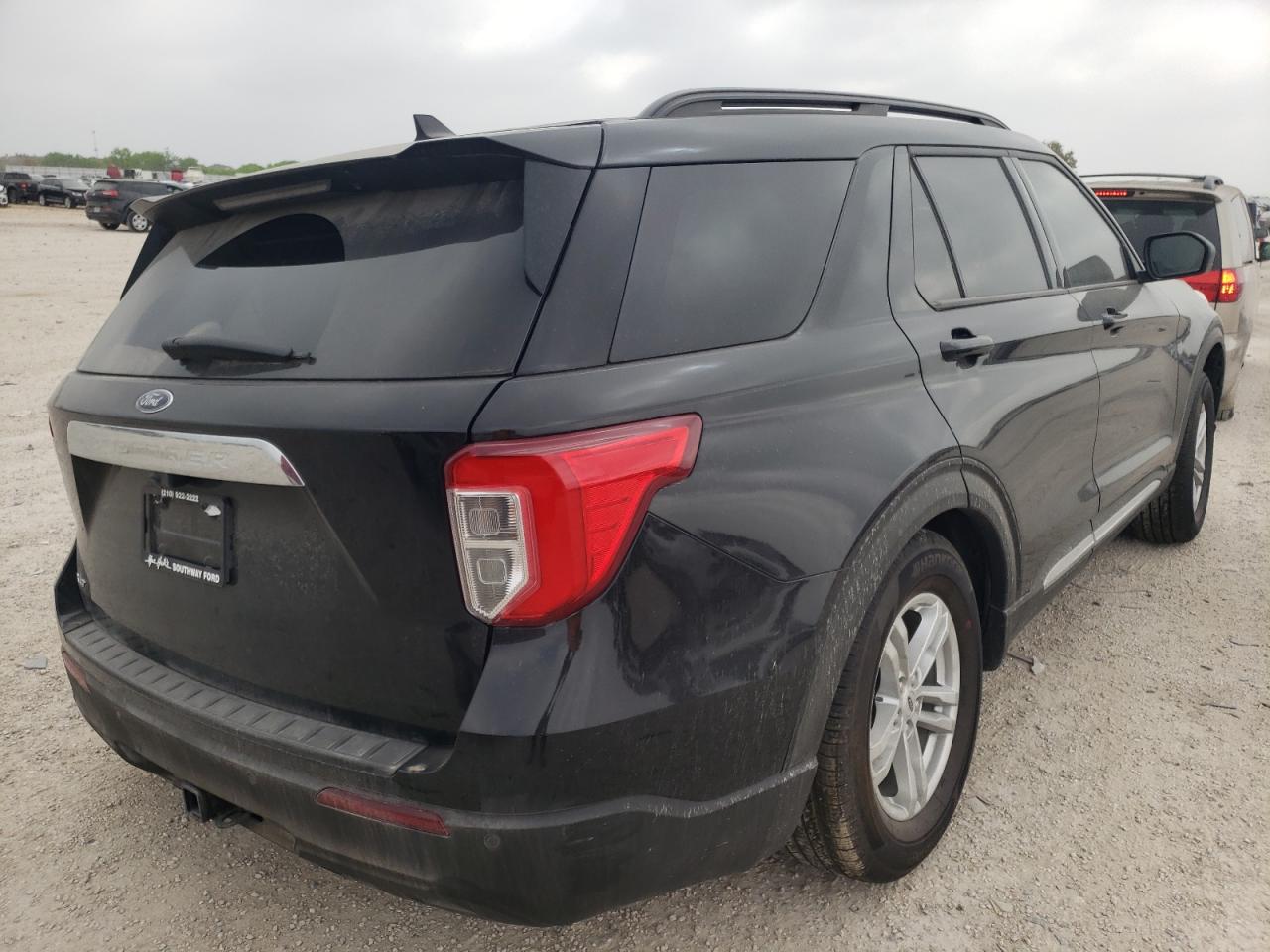 Photo 4 from auction – 2022 FORD EXPLORER X with VIN 1FMSK7DH2NGA20322