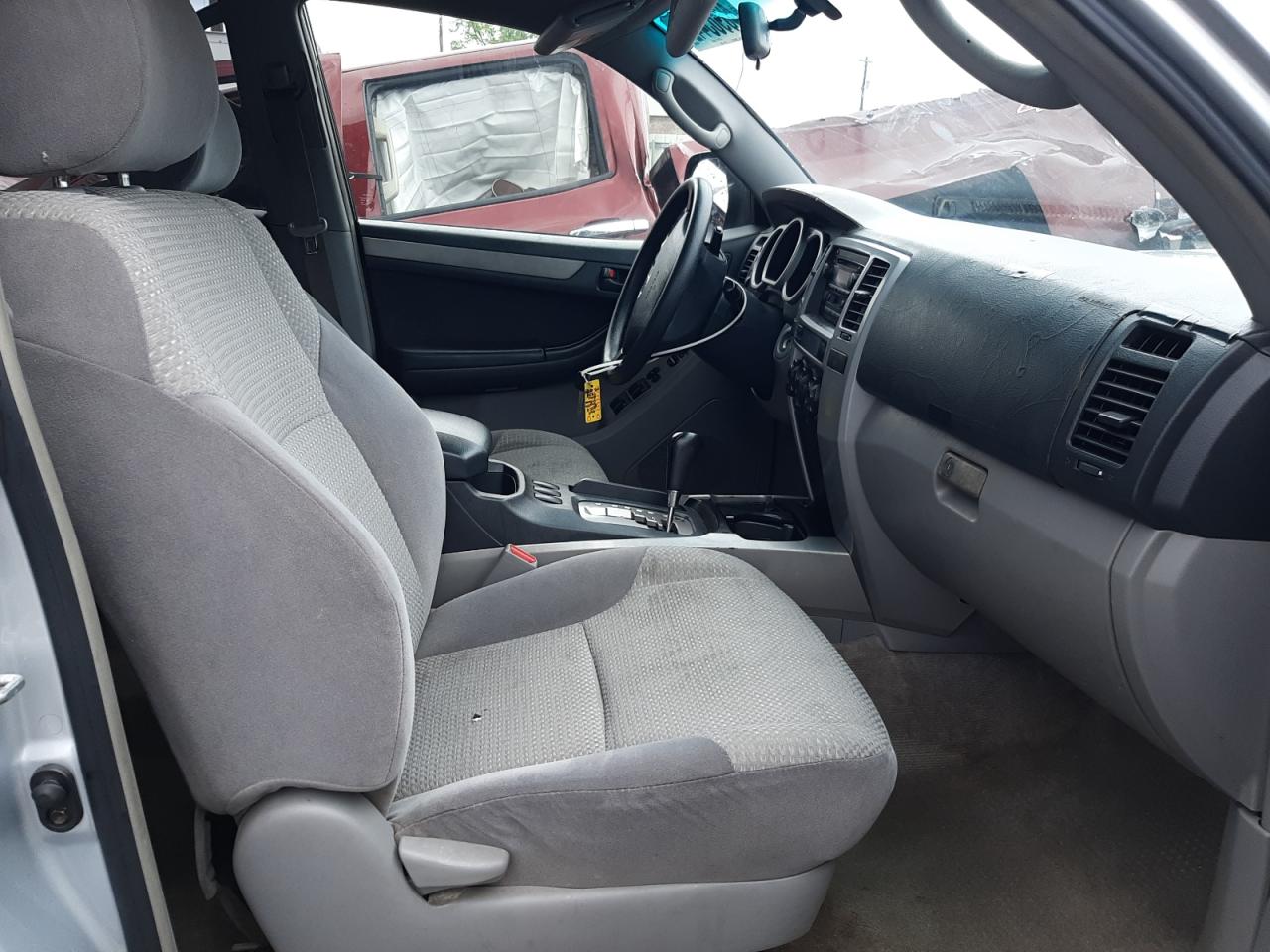 Photo 5 from auction – 2004 TOYOTA 4RUNNER SR with VIN JTEZU14R140027834